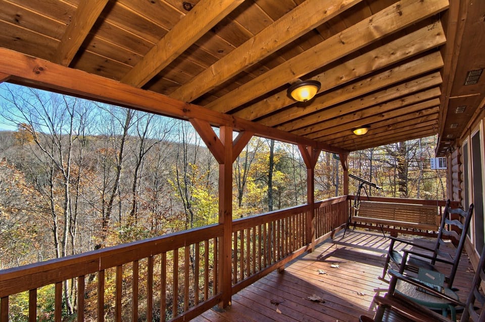 Covered Porch With Views Of The Lehigh River!