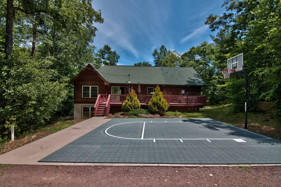 View Of The Cabin From Entrance. Check Out The New Basketball Court!