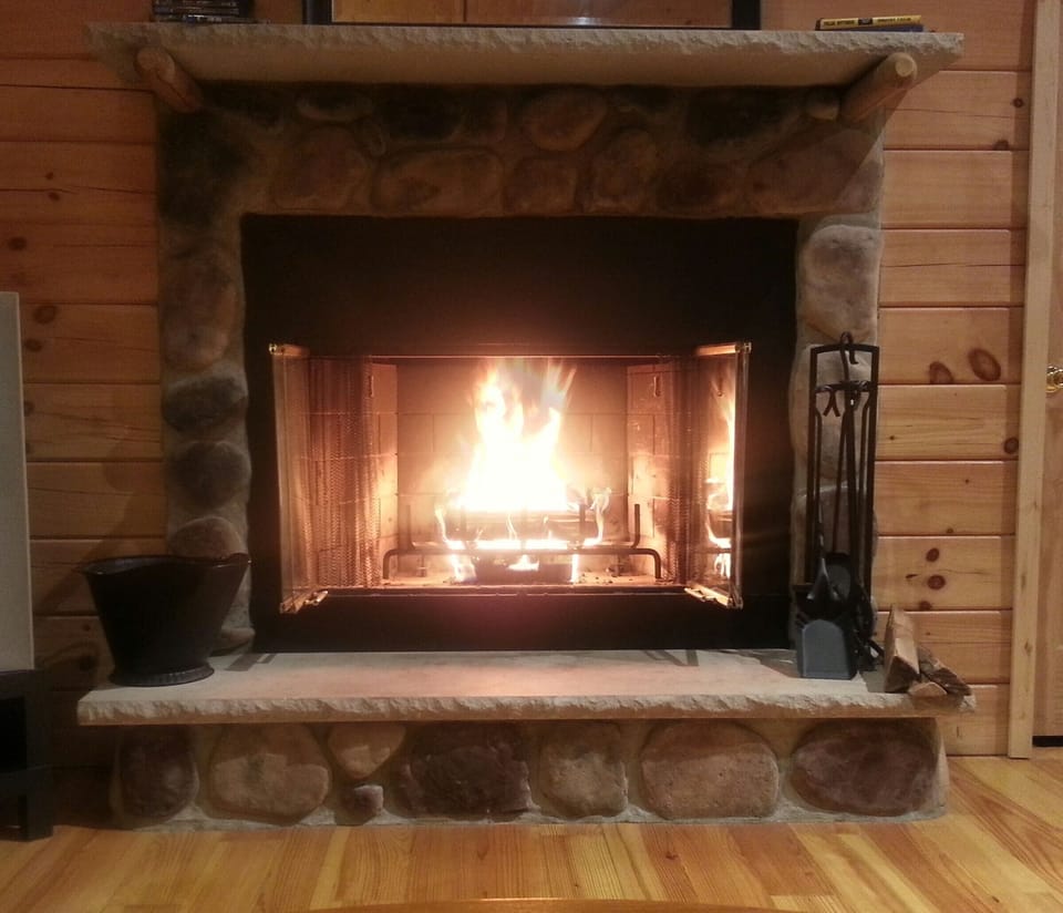 Fireplace With Real Log Wood!