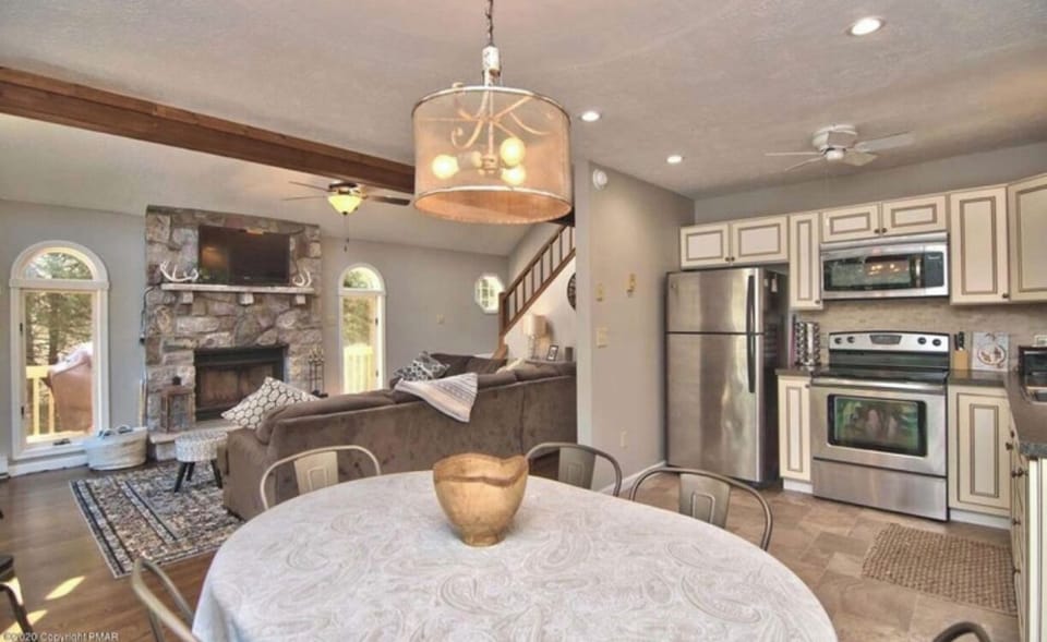 Kitchen / Living Room