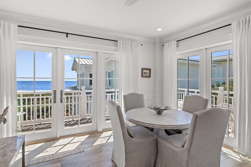 Dining area and gulf views