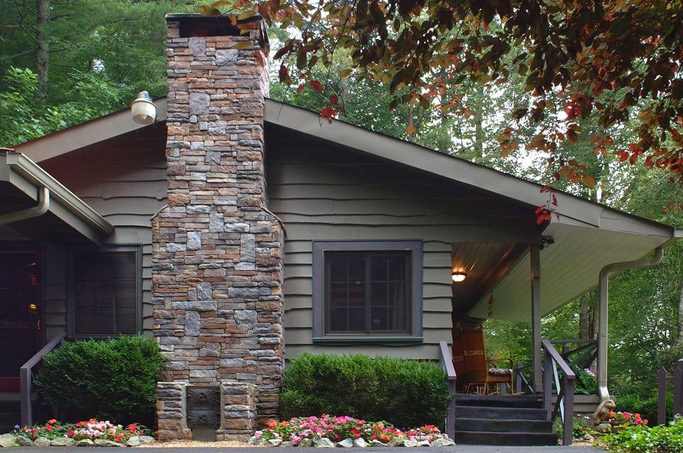 Side view of cabin showing rocking chair porch that's NOW totally screened-in! 

