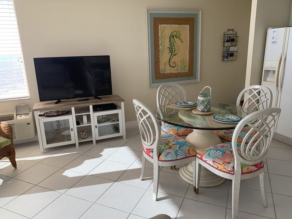 Condo 905A -  Cable and internet included