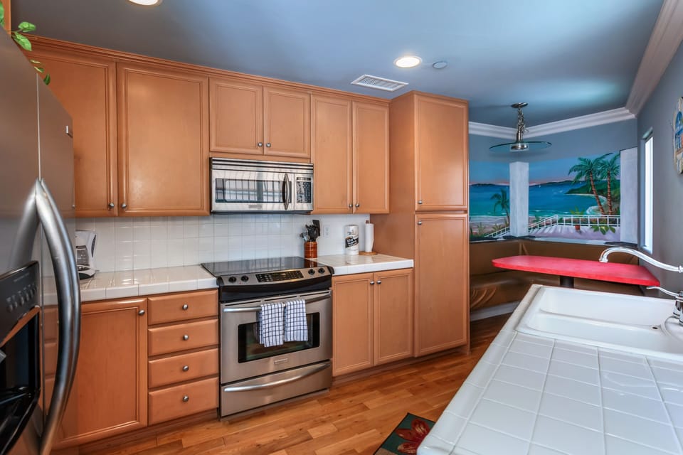 Middle floor kitchen with breakfast nook area.