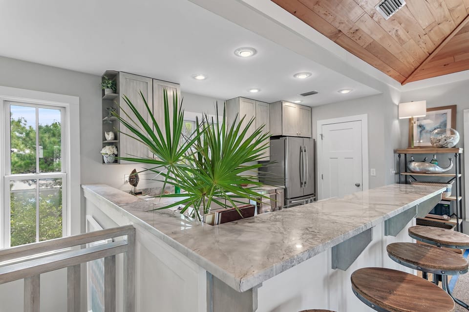 "Coastal" Kitchen with beautiful granite & four seat bartop for fun happy hours