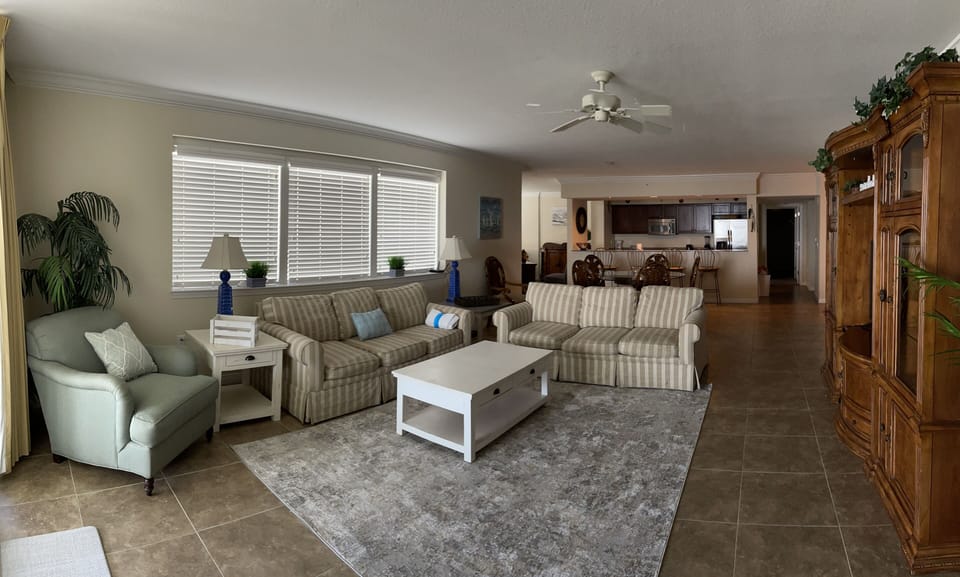 Large living area with plenty of room to relax!