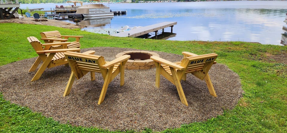 Lakefront Firepit !