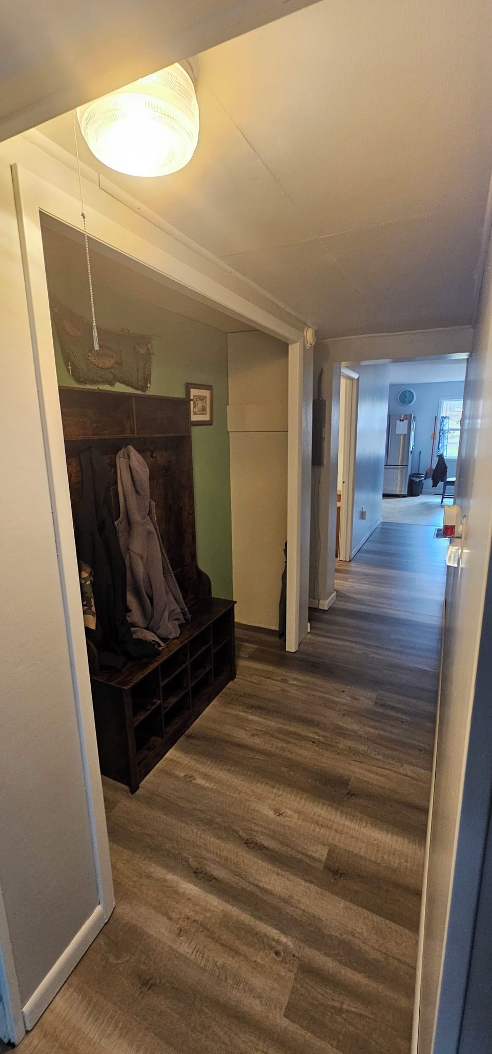 Hallway to kitchen