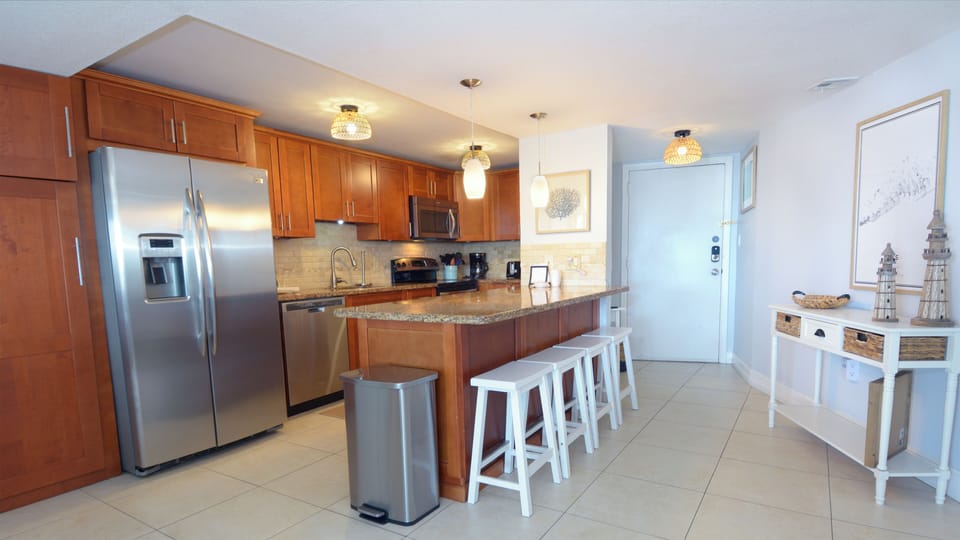 Kitchen, Breakfast Bar, Entrance