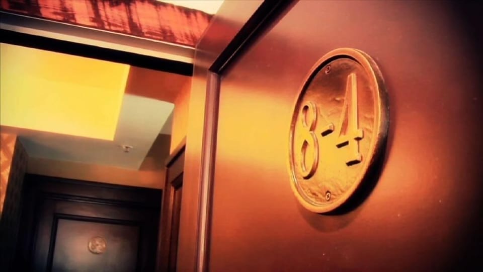 Wilma Condo Door