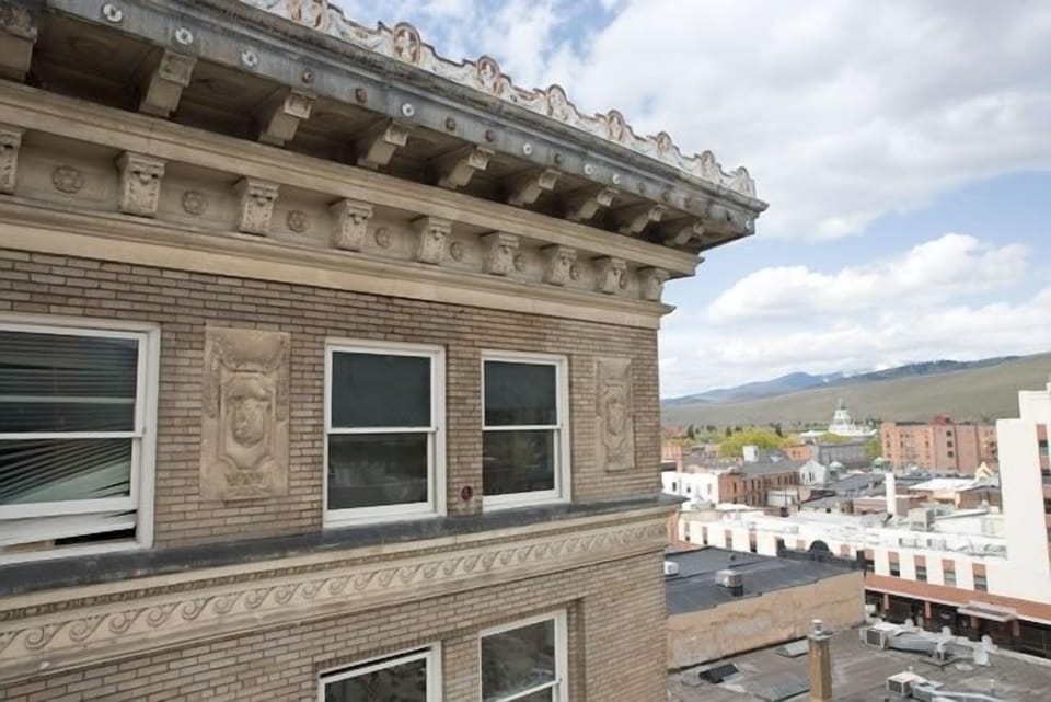 View of the Wilma Condo (8th floor NE corner)....from the exterior