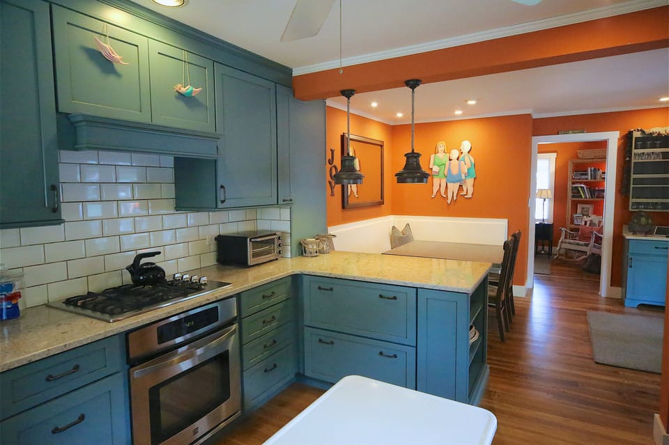 Kitchen w/Gas Cooktop