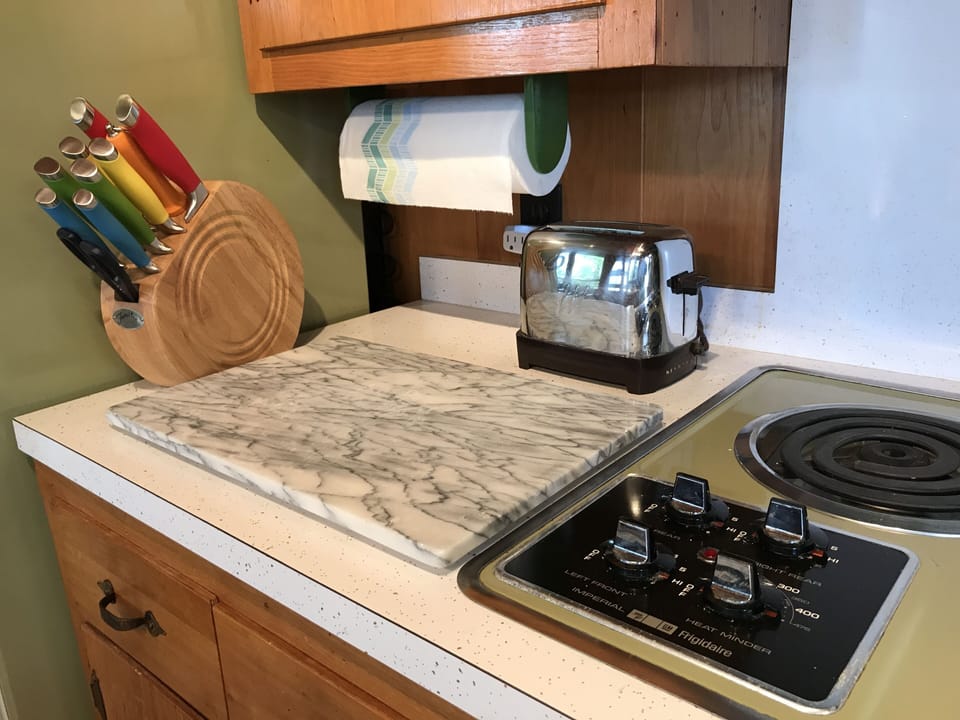 Fiesta knife set, retro toaster, stove top, oven and refrigerator - they work!