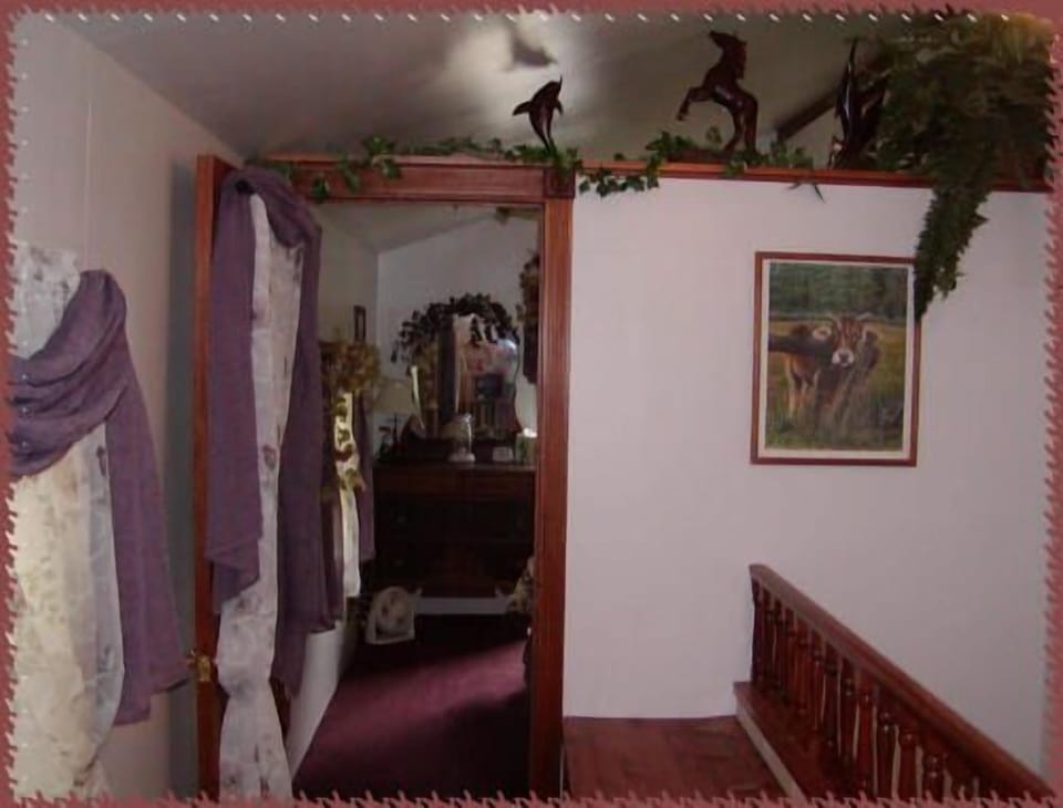Queen size bedroom, on second floor
