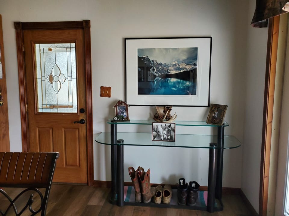 King, main level Bedroom
