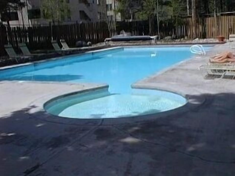 Year-Round outdoor community pool with 4 outdoor hot tubs 
