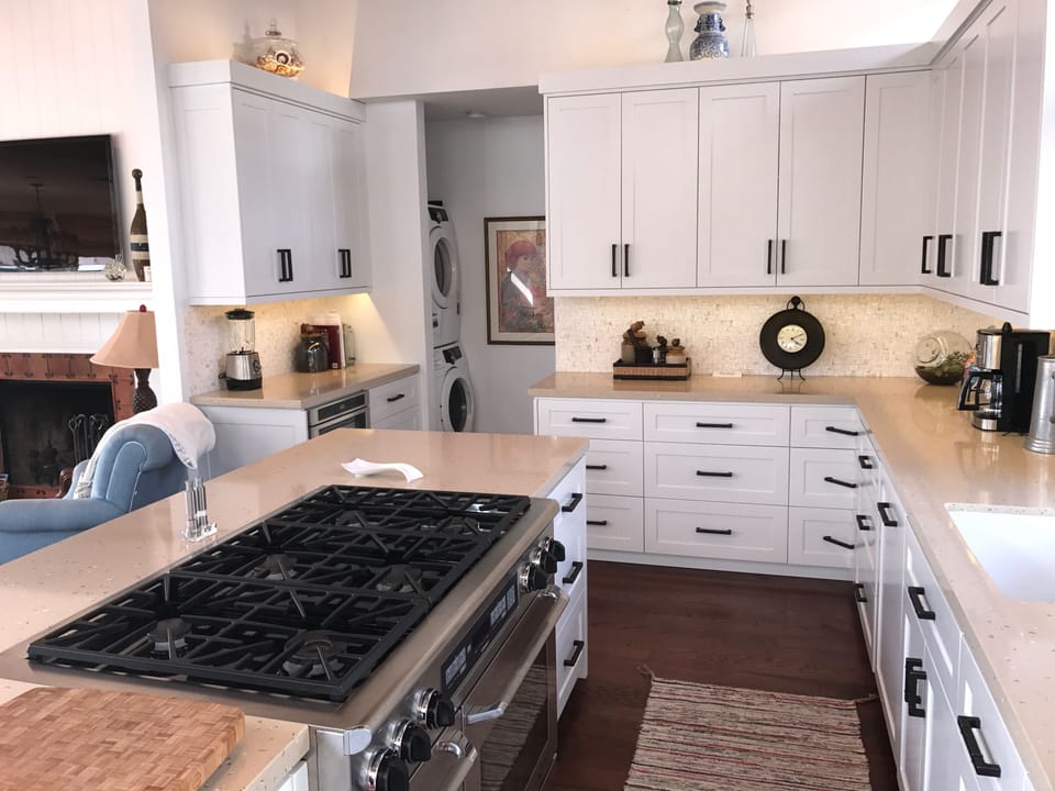 Fully equipped gourmet kitchen with everything the Master Chef needs!