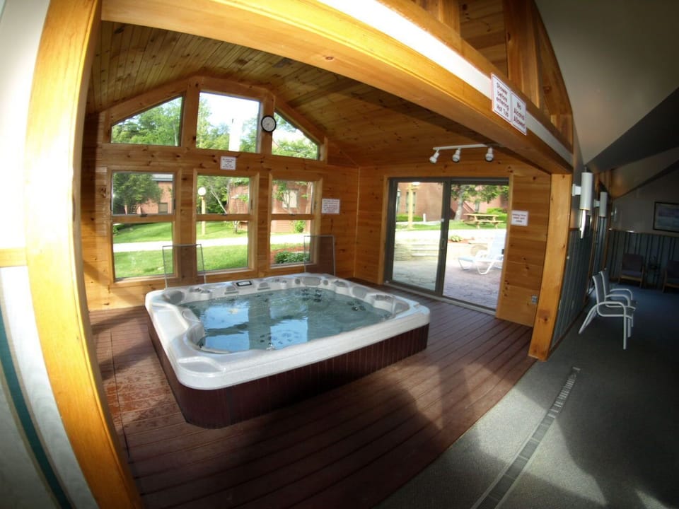 8 person jacuzzi with doors and windows that open to the outside