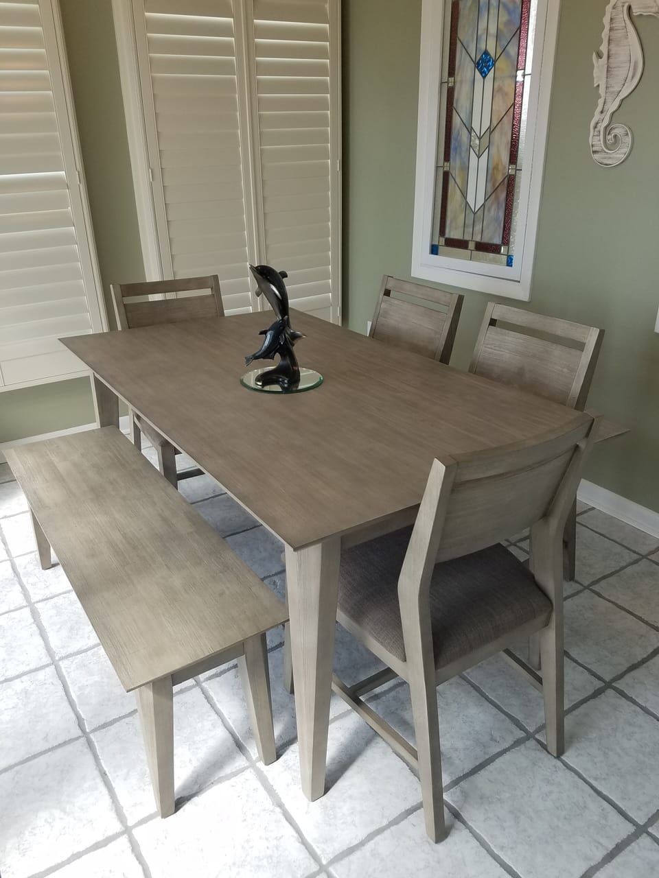 Oceanfront dining room with bench seating option.