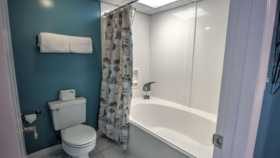 Second bathroom - garden tub/shower combo and lots of privacy!