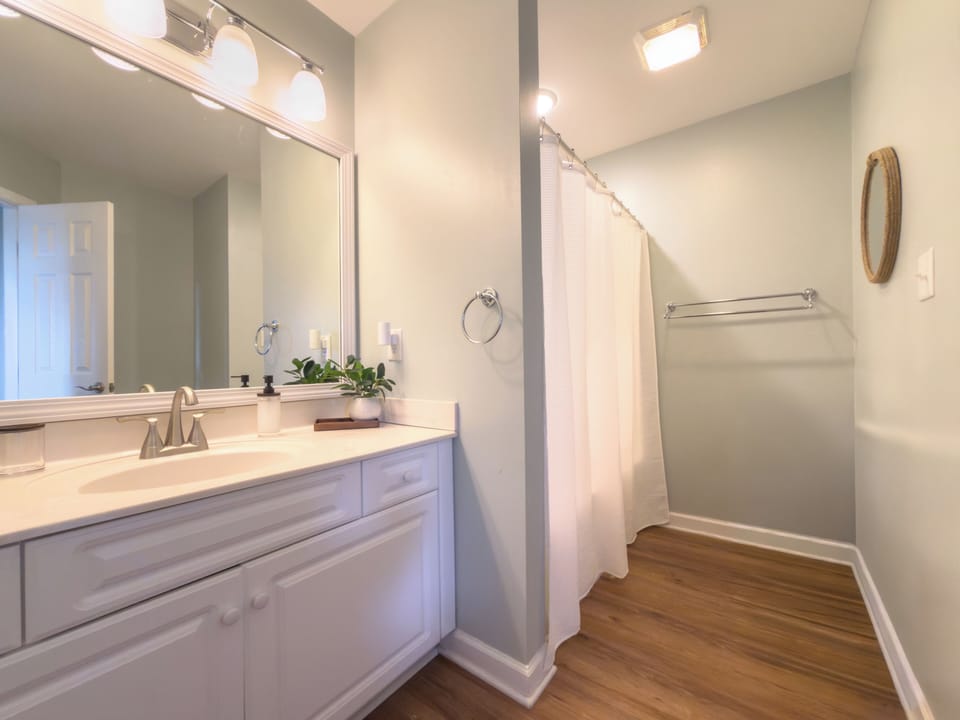 Shared full bath with tub/shower, serving the 2nd floor bedrooms