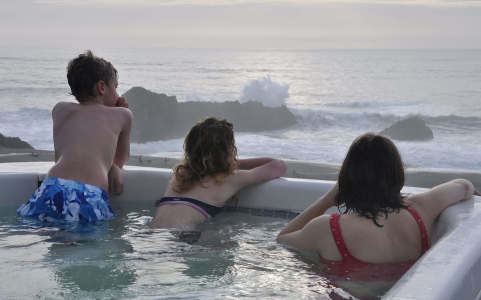 Outdoor spa tub