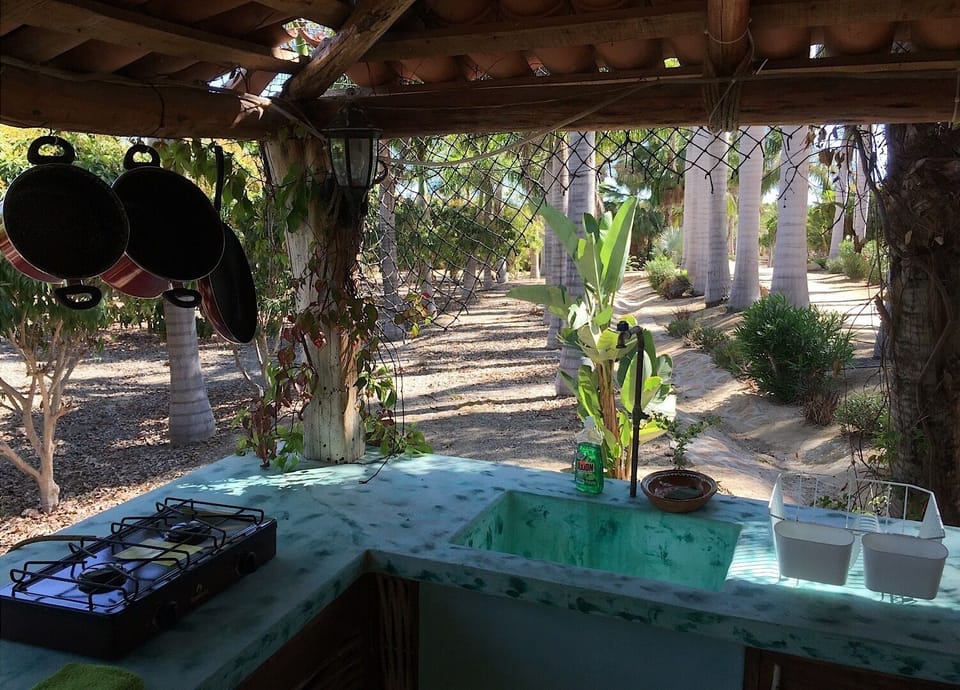 This has to be the sweetest outdoor kitchen!  I love it!   What a place to cook!