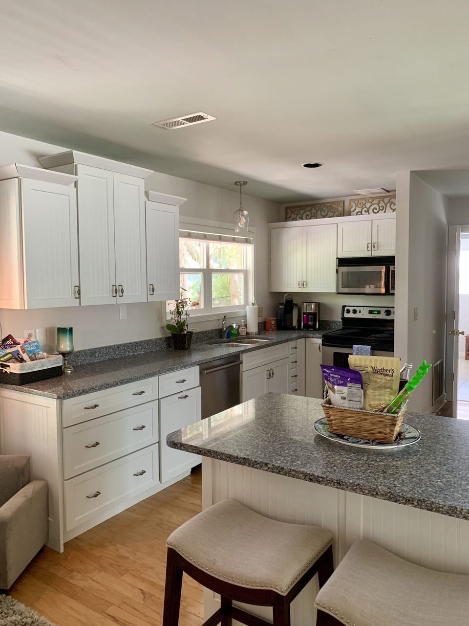 Open kitchen with island 