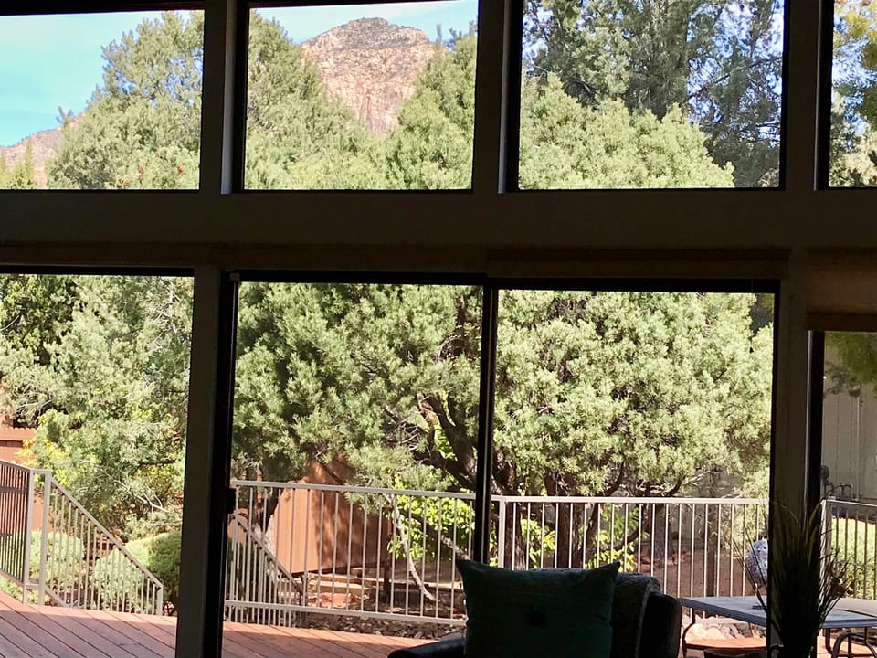 With views of Thunder Mountain and Coffee Pot Rock