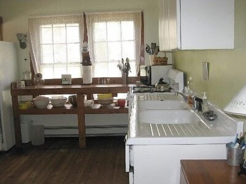 Fully equipped kitchen ... 