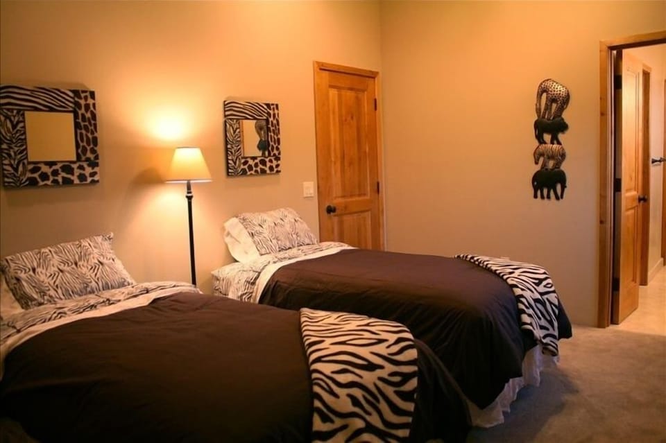 Guest Suite with Twin Beds and Large Closet