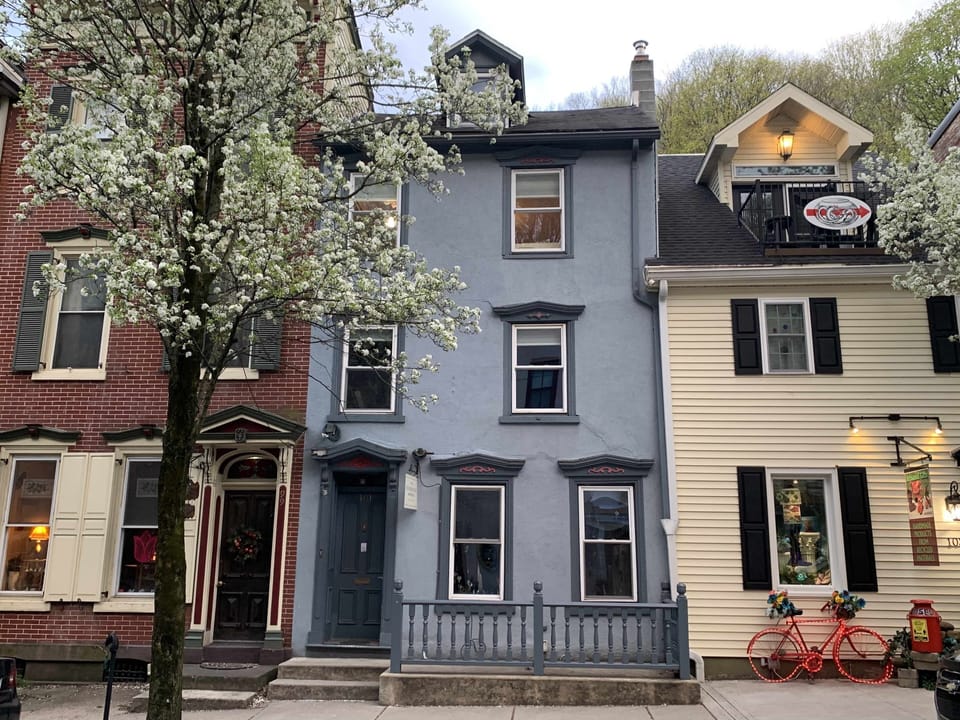 The front of the house (in blue). Guests occupy the top two floors. 
