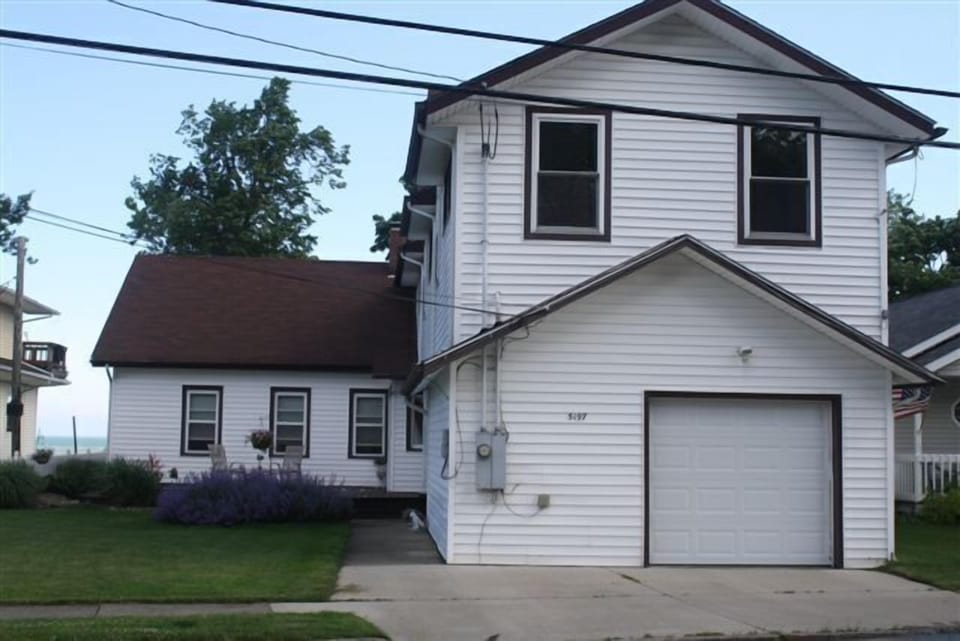 Street parking in front of home

5197 Old Lake Rd.   Eastern end of strip