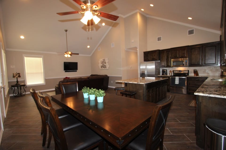 Dining area includes a 7.5 ft table with 6 chairs and 3 person bench seating