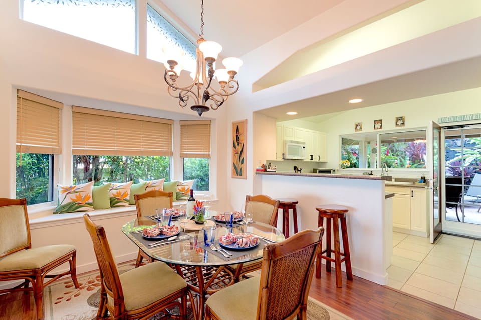 High ceilings in Dining area 