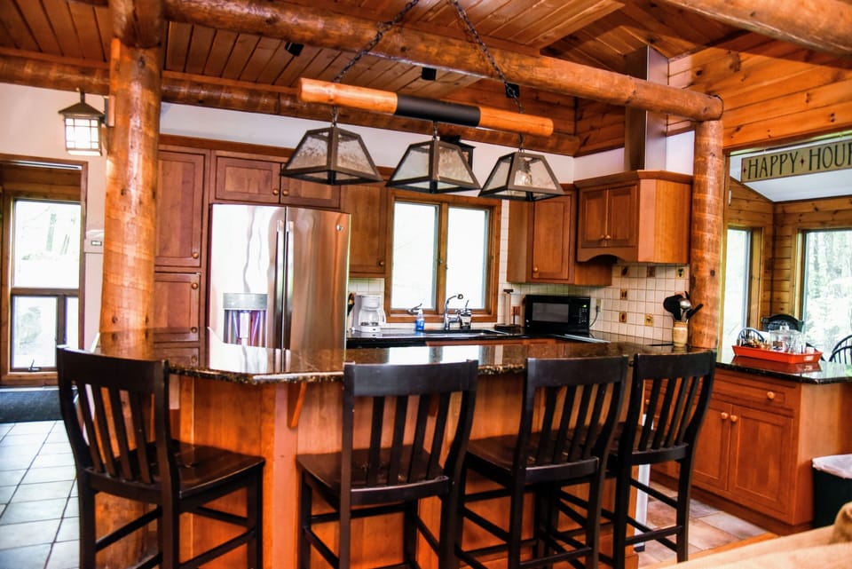 Kitchen - breakfast bar