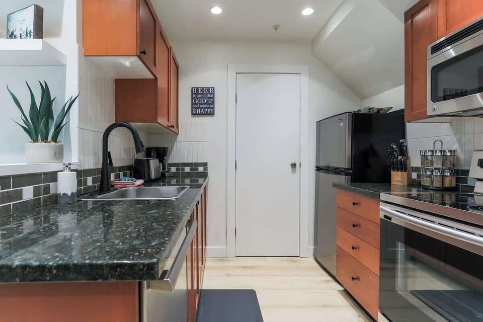 Fully Stocked kitchen