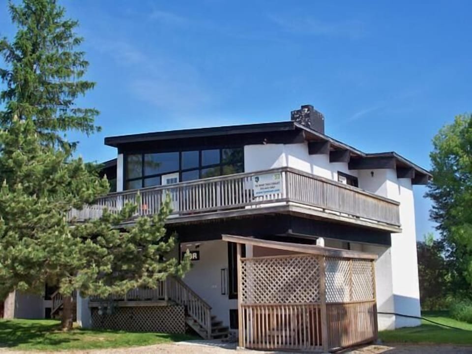 6 bdrm Swiss style cottage, exterior 