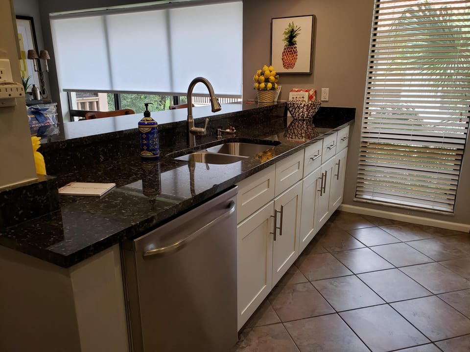 fully equipped kitchen 