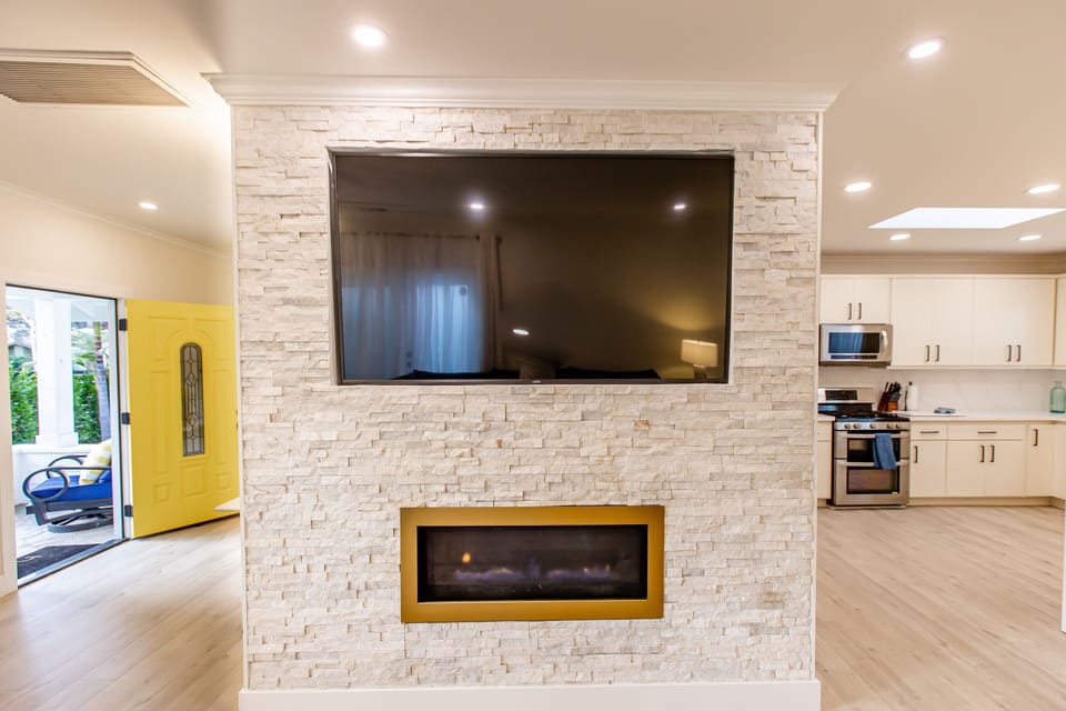Stunning New Grand Villa! Amazing Amenities, Best Location Parking HutTub Tub AC House in San Diego