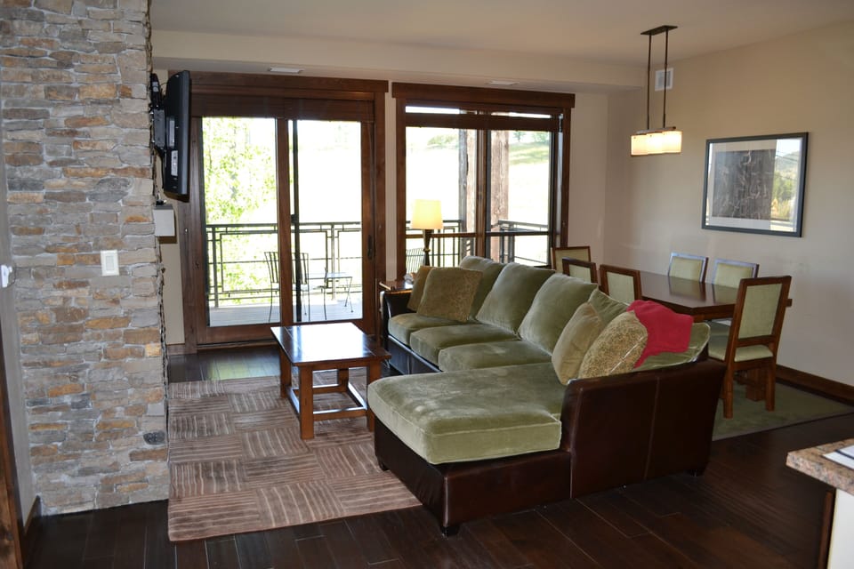 Large living and dining room, with pullout Queen sofa bed and fireplace.