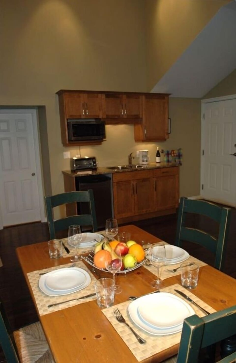KITCHENETTE AND DINING AREA