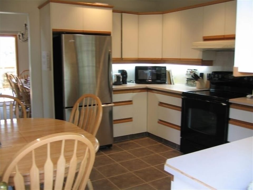 all new appliances, new ceramic tile