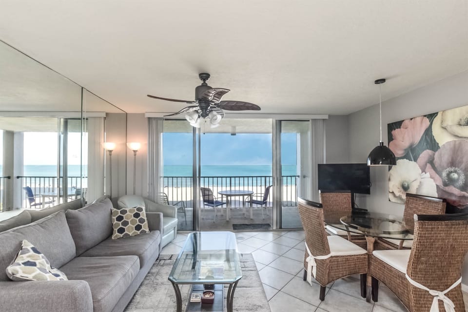 Living Dining Area
