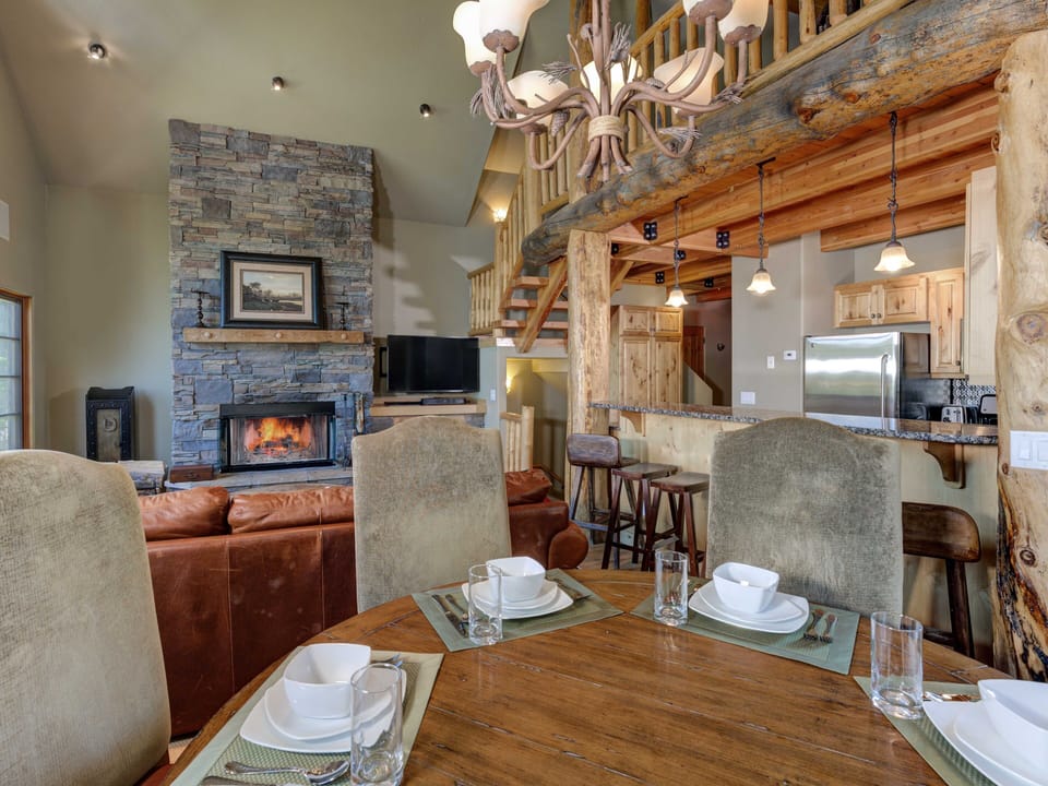 MMH 42 Cowboy Heaven, Dining, 1