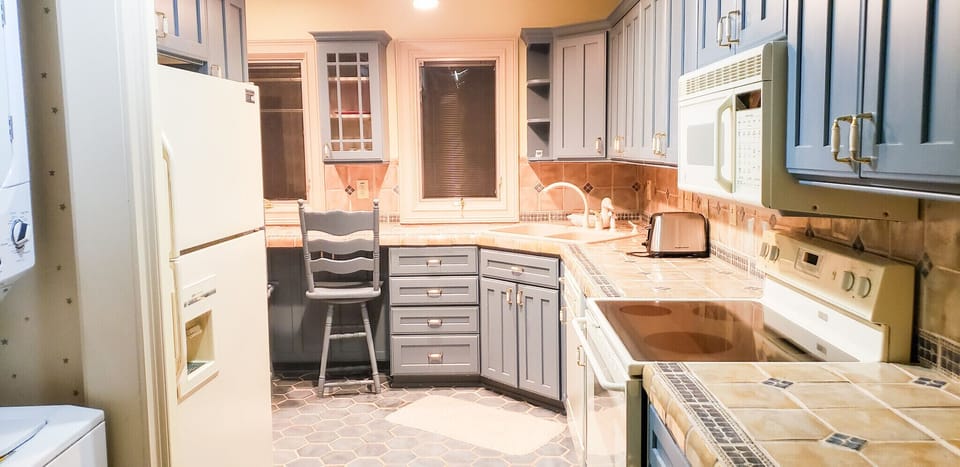 Kitchen. Guest wing. 