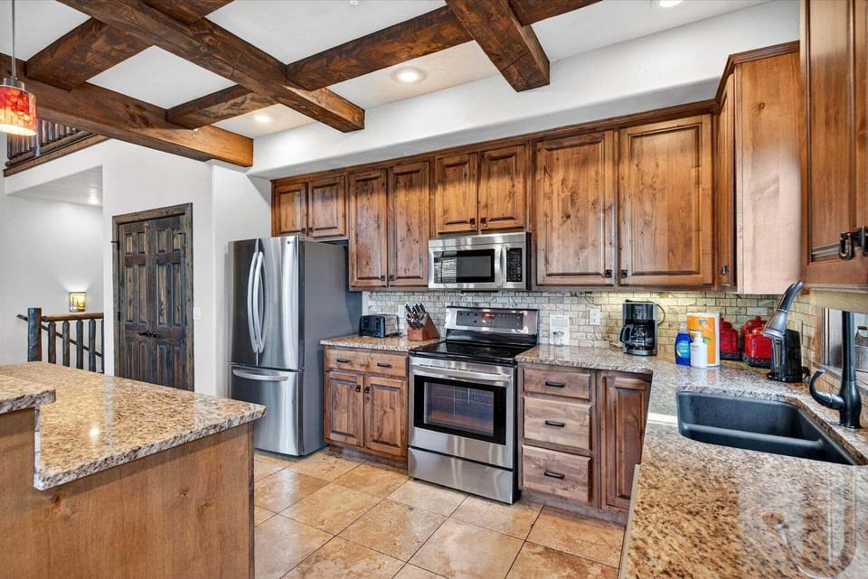 Gourmet kitchen fully stocked for all your cooking needs