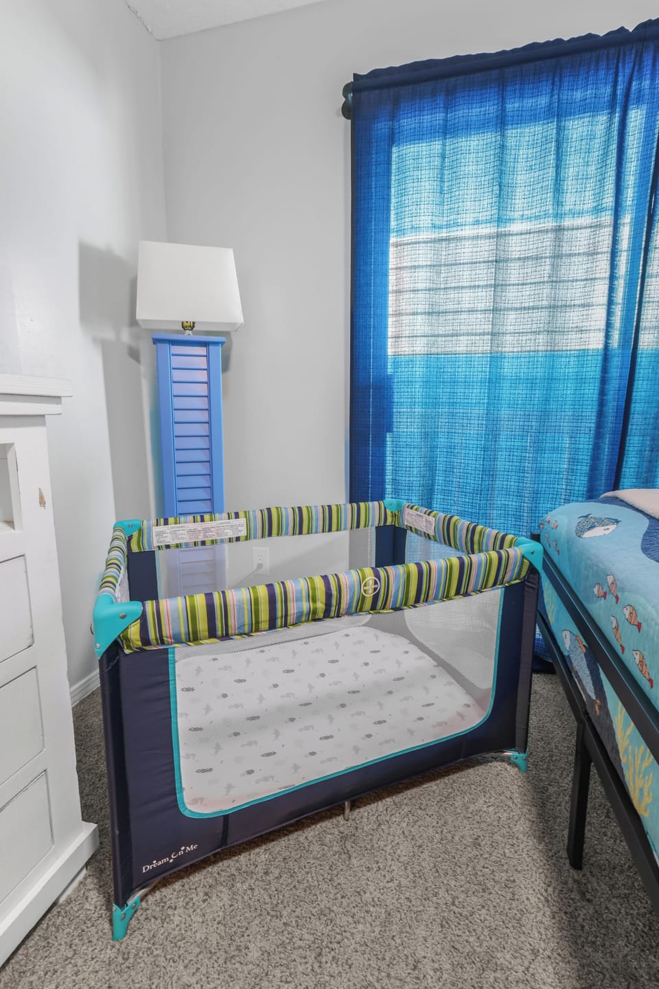 pack and play with sheet and mattress insert