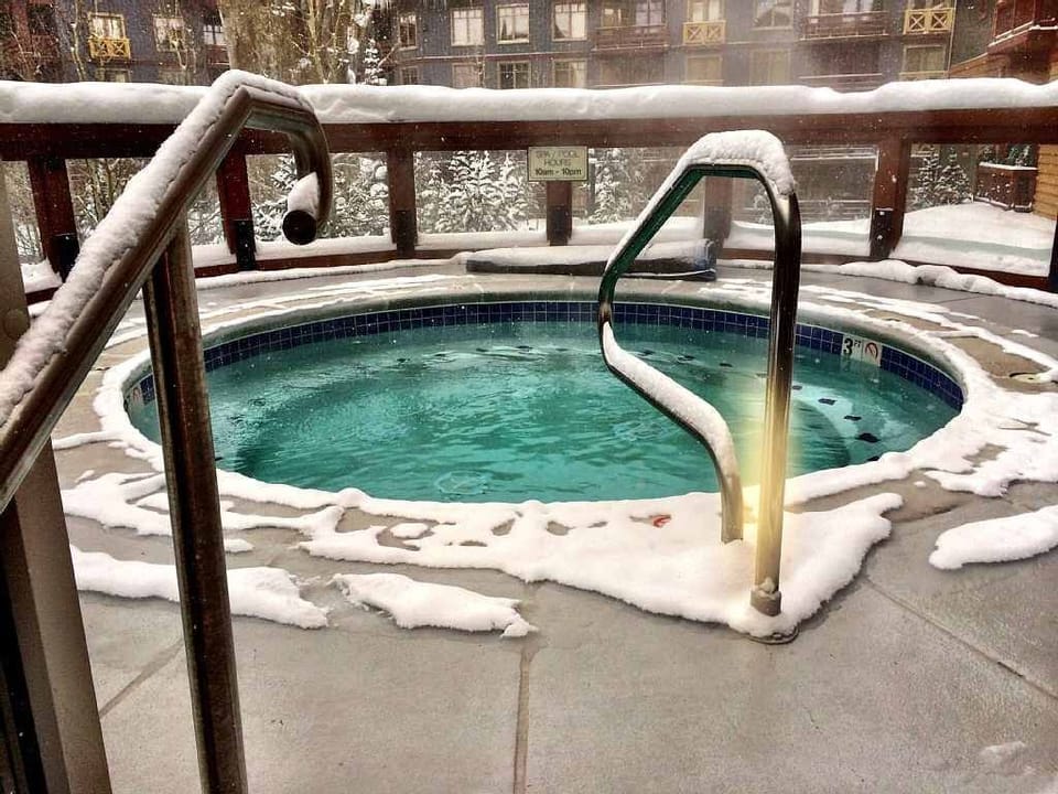 Community hot tub and sauna