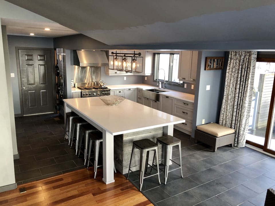 Fabulous brand new high end chef kitchen